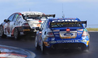 thumb Full-time drivers Steve Johnson/James Courtney leads part-timers Luke Youlden/Dean Canto at Bathurst this year