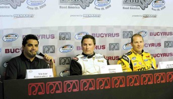 thumb Victor Gonzalez Jr, Owen Kelly and Jacque Villeneuve at a press conference