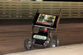 thumb Sammy Swindell on his way to victory at Knoxville Raceway on Thursday's qualifying night at the 50th Annual Knoxville Nationals. Pic: Paul Carruthers
