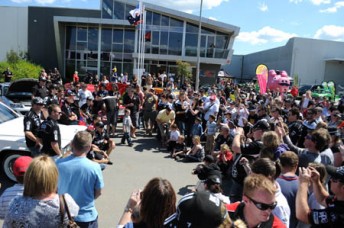 KellyLimo_unveil-med Fans were on hand to see all eight Kelly Racing drivers unveil the limo