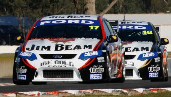 thumb Steve Johnson leads James Courtney