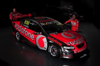 thumb Jamie Whincup and Craig Lowndes with their 2011 TeamVodafone V8 Supercar