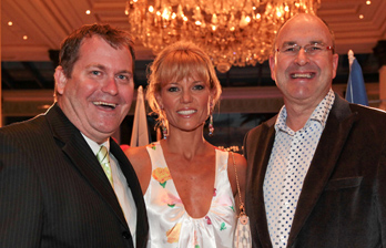 thumb Tony Cochrane (right) with wife Thea (middle) and Queensland's minister for sport Phil Reeves