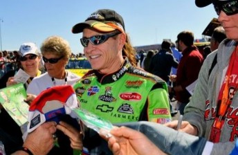thumb Mark Martin signs autographs for fans