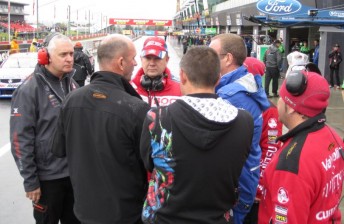thumb Clockwise from left: Adrian Burgess, Brad Jones, Tim Edwards, Kevin Shawyer and Matt House discuss the issue in pitlane with V8 Supercars' Adam Perry