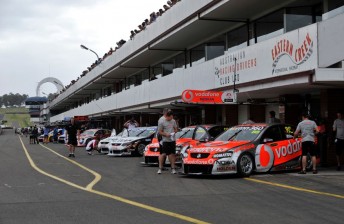 thumb The V8 Supercars field in the Eastern Creek pitlane last year