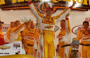 thumb Ryan Hunter-Reay celebrates victory