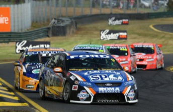 thumb Youlden leads his replacement at FPR, John McIntyre, during Qualifying Race 1