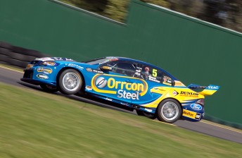 thumb Mark Winterbottom attacks the Turn 3 kerbing
