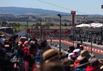 thumb The crowd record has been broken at Mount Panorama this weekend