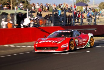 Lowndes takes the flag for Maranello