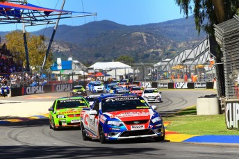 David Sieders leads Craig Dontas through the chicane during the first round in Adelaide