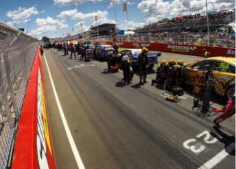 The Bathurst 1000 has been red flagged after the track surface began to break up