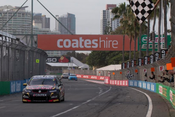 Jamie Whincup taking victory in Race 32
