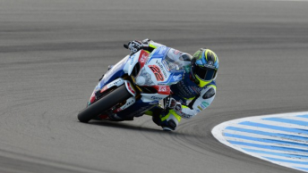 Alex Lowes has pulled out a flyer in the dying stages of World Superbike testing to be quickest at Phillip Island
