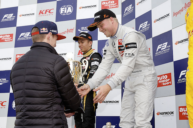 Toro Rosso F1 star Max Verstappen presents Felix Rosenqvist with his trophy