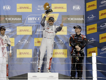 Yvan Muller flanked by Ma Qing Hua (left) and Nobert Michelisz