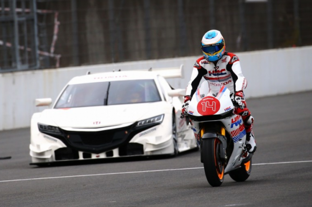 Fernando Alonso rides alongside Honda's Super GT car