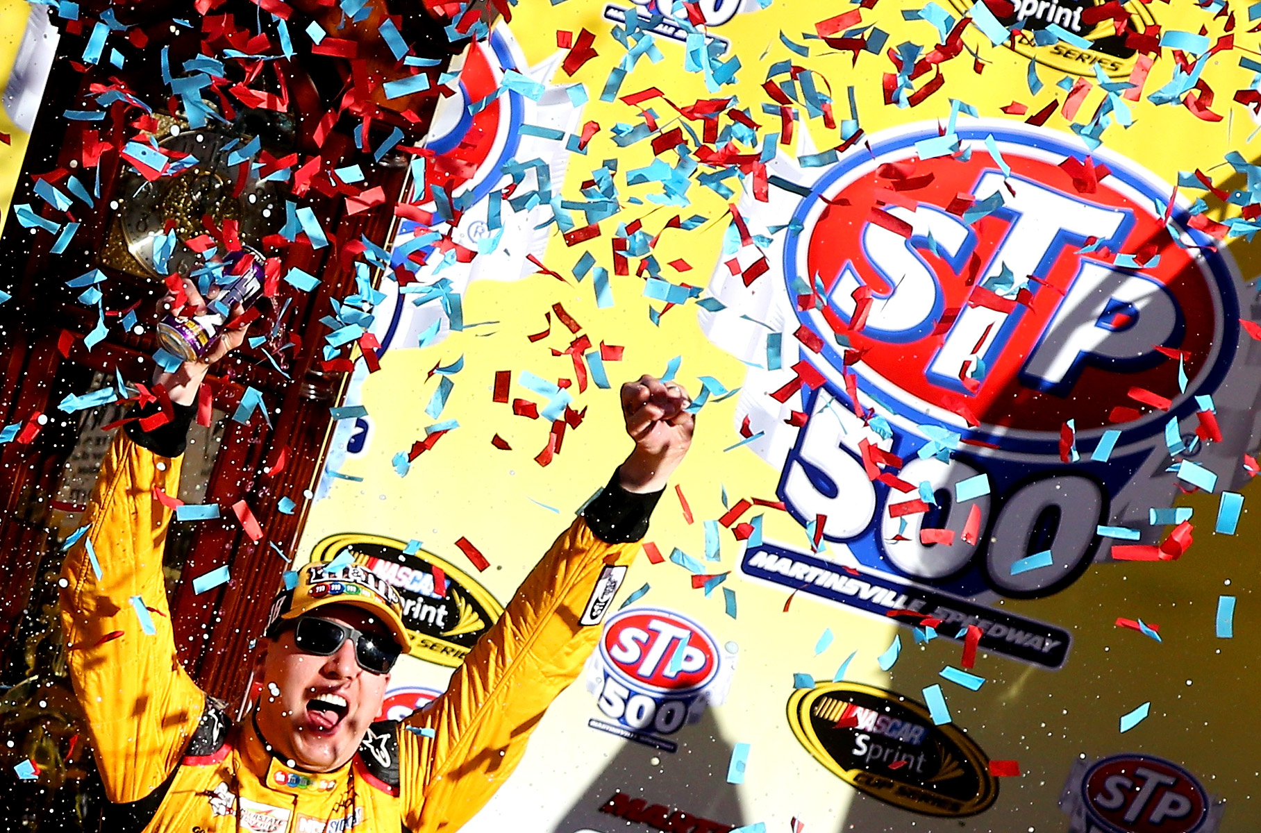Kyle Busch triumphs at Martinsville Speedcafe