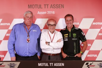 Dorna CEO Carmelo Ezpeleta (centre) with IRTA CEO Mike Trimby (left) and IRTA president Herve Poncharal