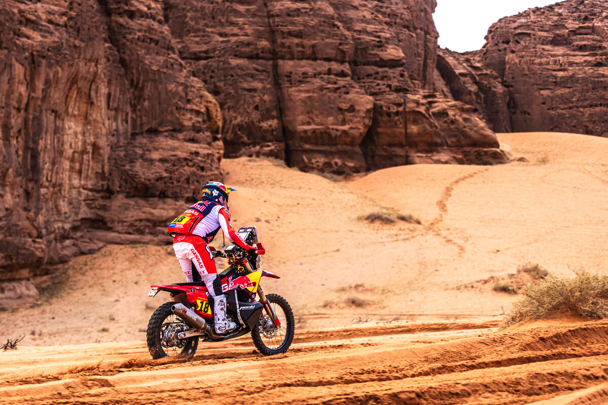 Daniel Sanders still leads overall after Dakar Stage 4